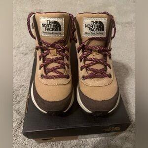 Youth The North Face Shoes- size 3